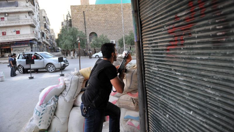 Las tropas de Bachar Al Asad atacan Damasco provocando la huida de cientos de familias 