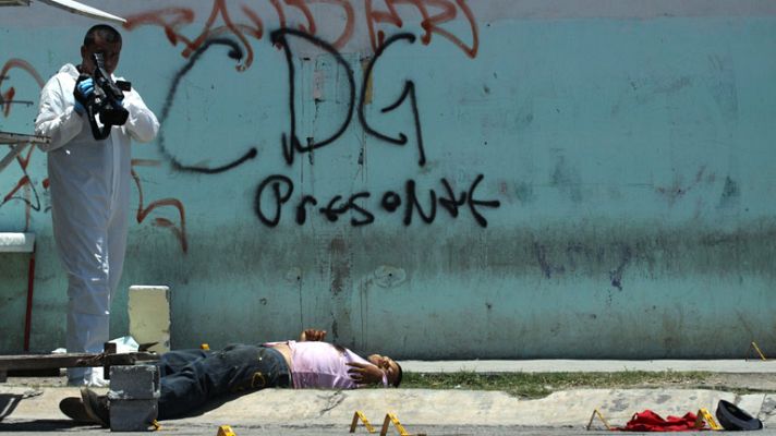 Telediario 1 - La delincuencia organizada asesina a ocho personas en la ciudad mexicana de Monterrey
