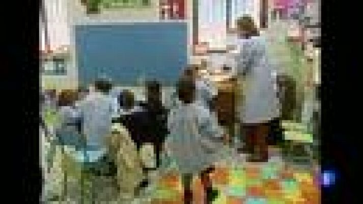 Telediario 1 - Aumento de la enseñanza privada