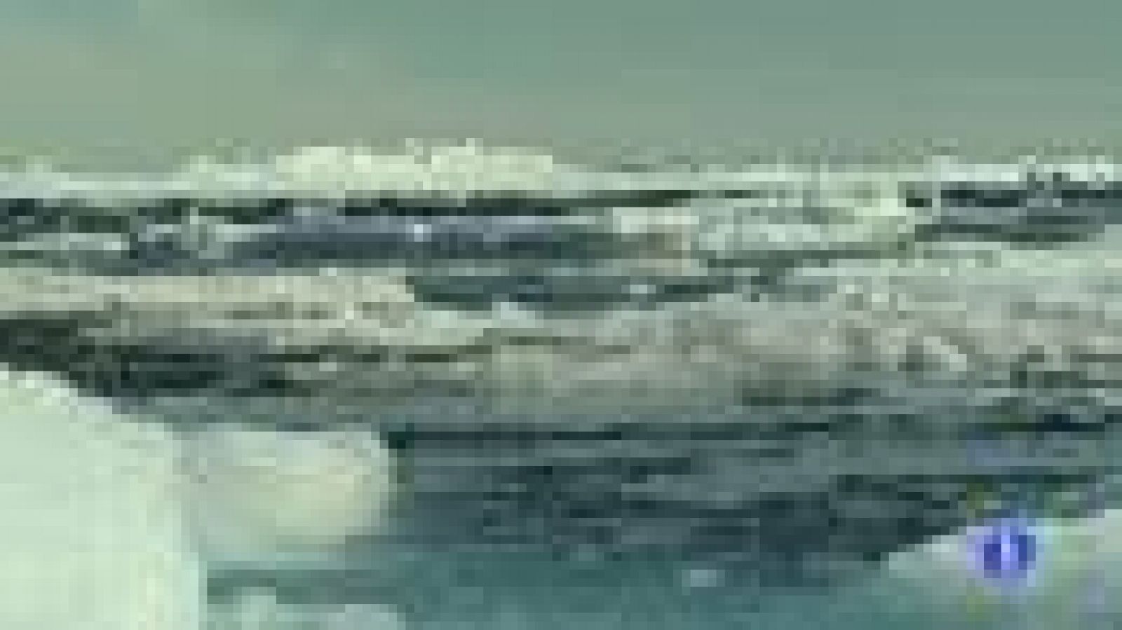Telediario 1: Casi todo el hielo superficial de Groenlandia se derrite en solo cuatro días | RTVE Play