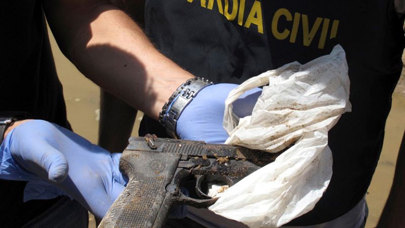  La Guardia Civil ha recuperado parte de las armas robadas en la base militar de Bótoa, en Badajoz