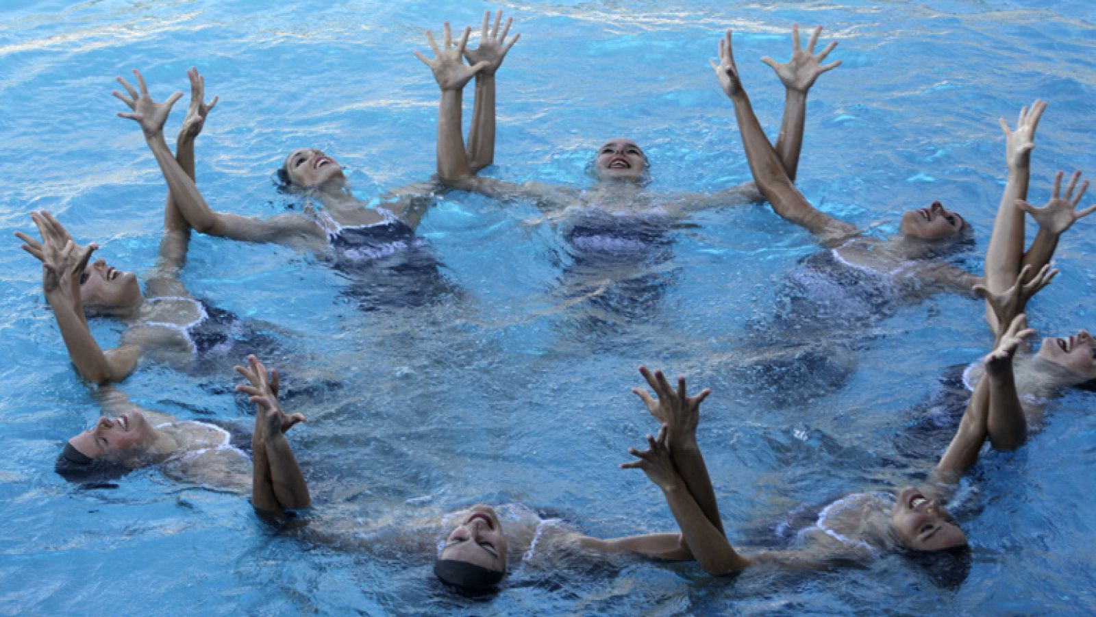 Telediario 1: Las sirenas de la 'sincro' presentan su ejercicio para Londres | RTVE Play