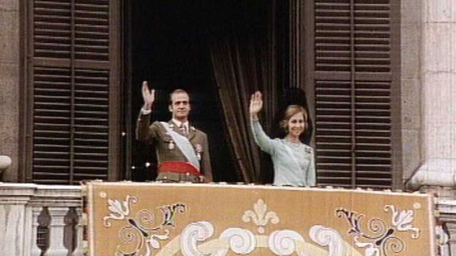 Juan Carlos I, Rey Constitucional