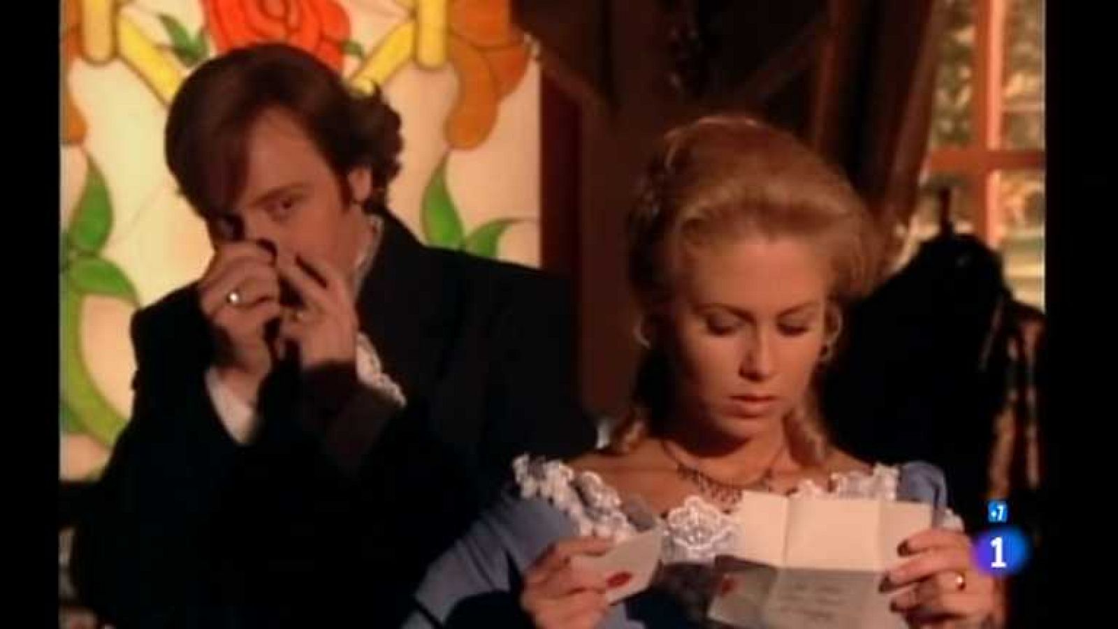 Amor real - Capítulo 6 - La carta del teniente Solís llega a casa de Pilar con instrucciones para que se la entregue a Matilde - ver ahora