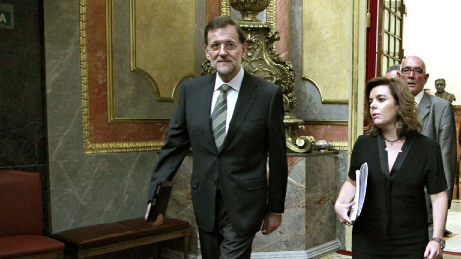 Rajoy se reúne con los barones del PP para buscar unidad ante los ajustes