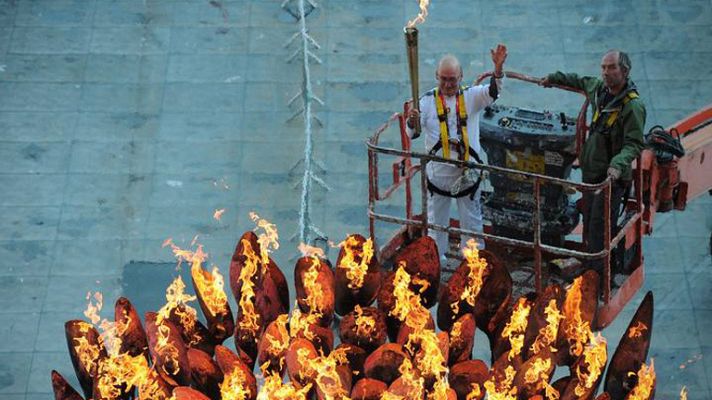 Telediario 1 - La llama olímpica no se ve fuera del estadio