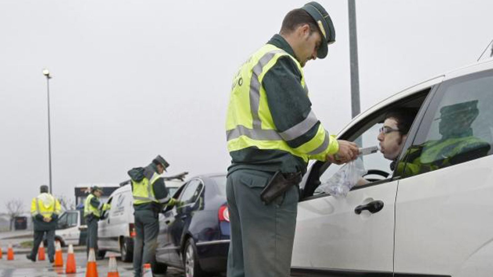 Cuatro de cada diez jóvenes admite beber aunque conduzca, según la DGT