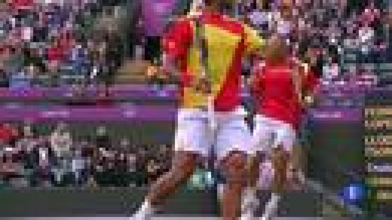 La pareja de dobles española, formada por Ferrer y Feliciano, ha caído derrotada en las semifinales de Londres 2012 ante la pareja francesa formada por Tsonga y Llodra, y tendrá que jugarse la medalla de bronce ante los también franceses Benneteau y 