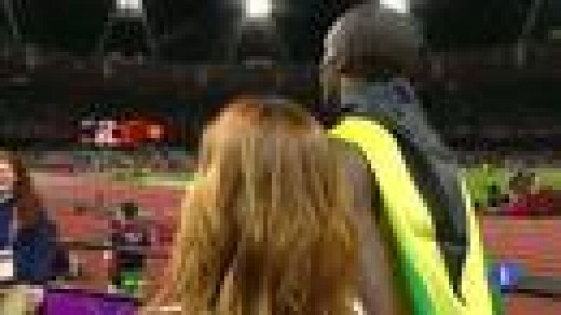 Bolt interrumpe una entrevista con TVE al sonar el himno de EE.UU
