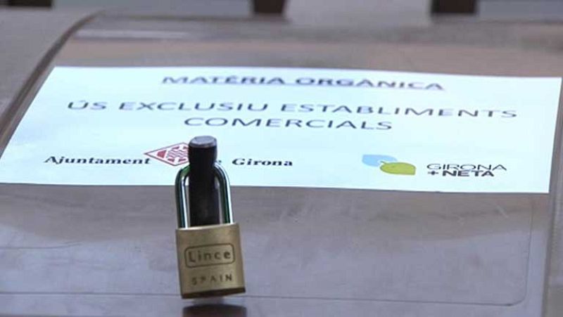 En Girona el ayuntamiento pone candados a contenedores de basura 