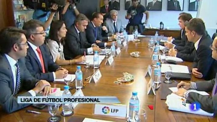 Telediario 1 - 13 clubes de fútbol amenazan con ir a la huelga