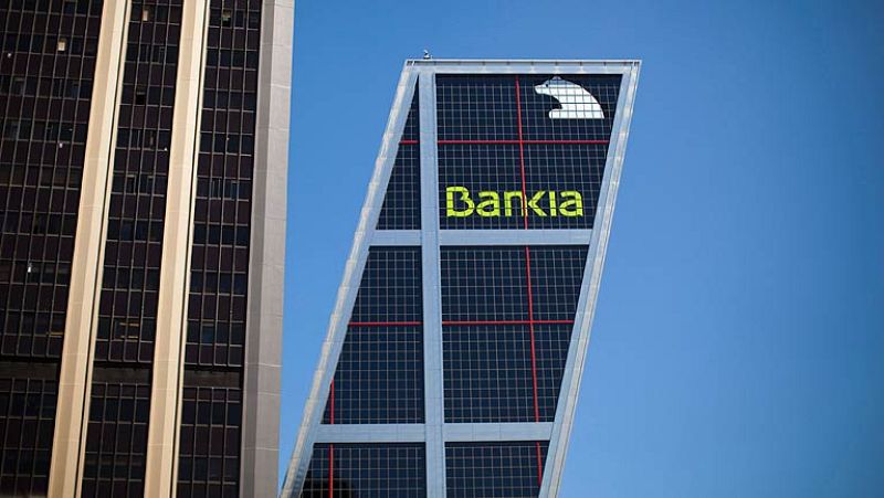 El Ibex-35 pierde un 0,56% con Bankia disparada un 19%  