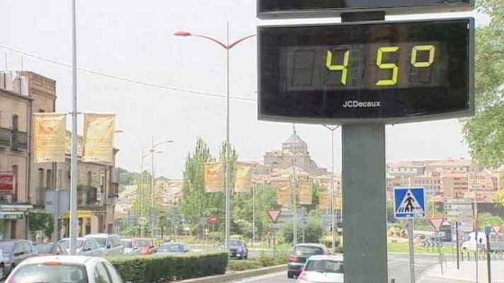 Telediario 1 - Calor extremo en 14 provincias