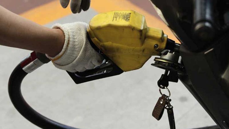  El precio de la gasolina se eleva hasta su nivel más alto desde abril