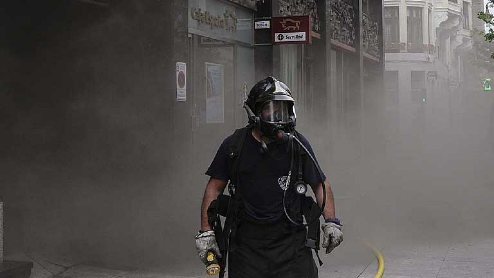 Sin control el incendio del ayuntamiento de León