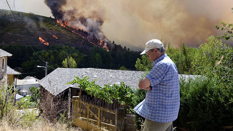 Más de diez incendios activos y entre ellos tres afectan a parques nacionales
