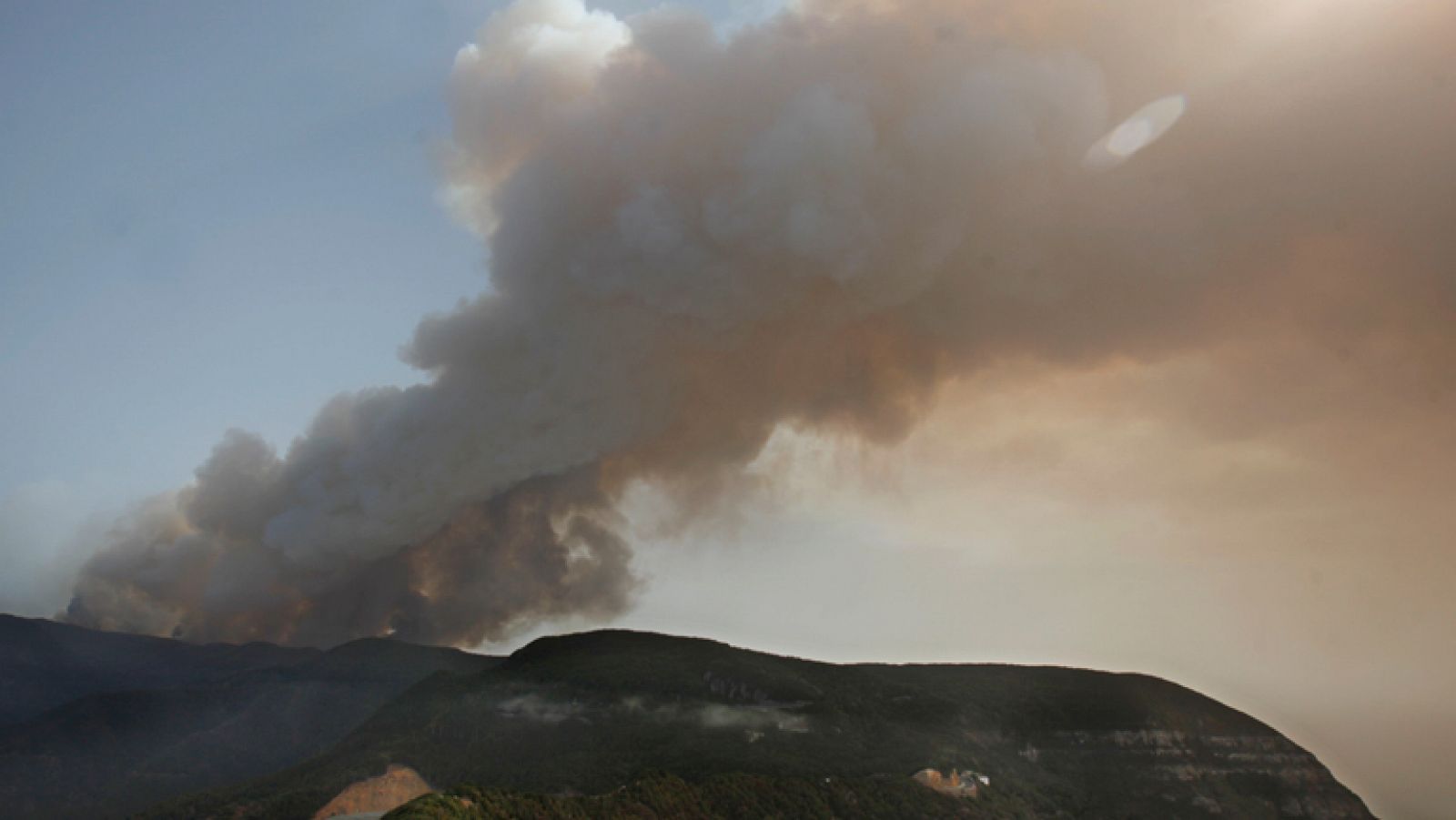 Telediario 1: Incendios por todo el país | RTVE Play