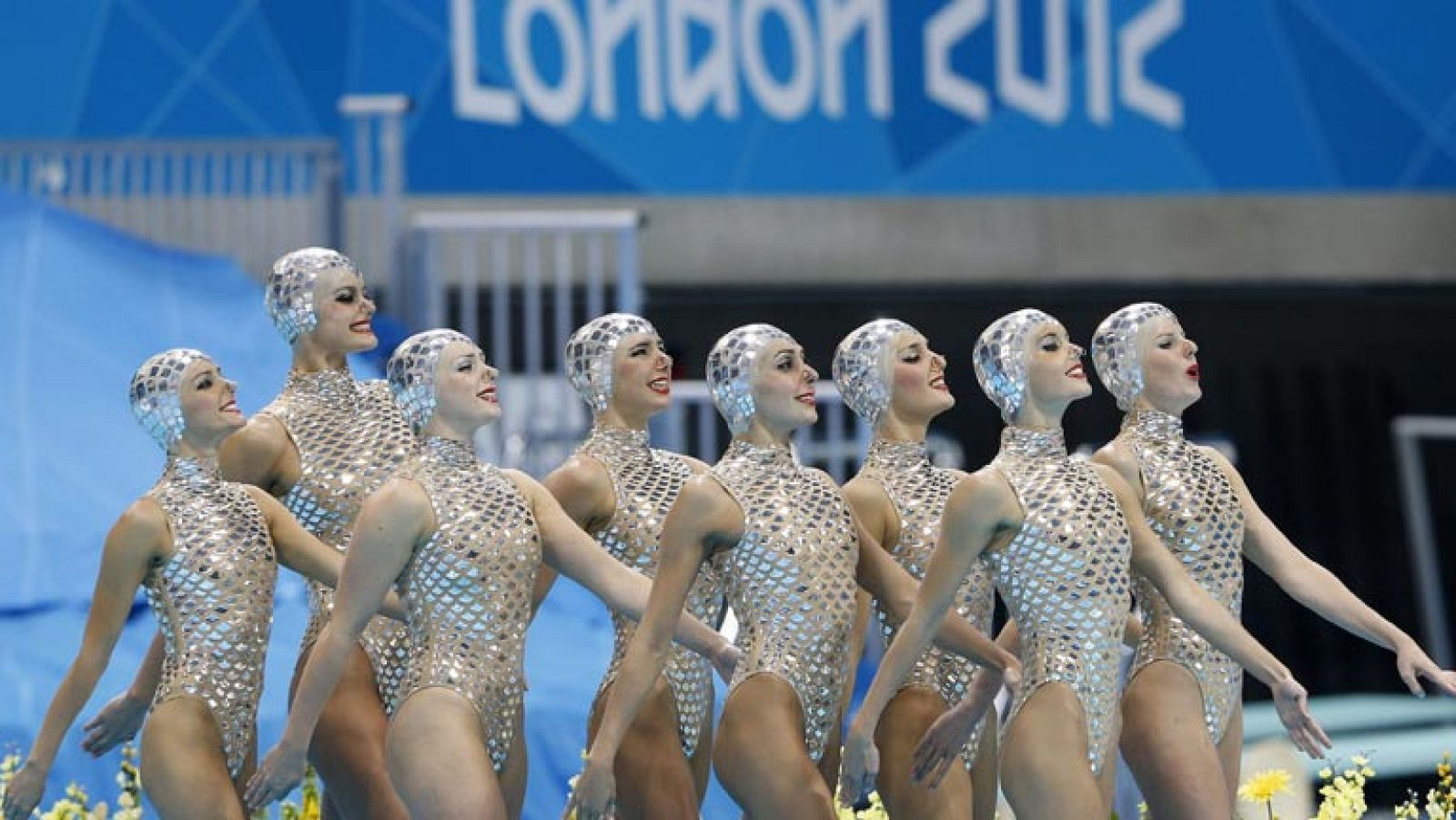 Consigue un gorro firmado del equipo de natación sincronizada