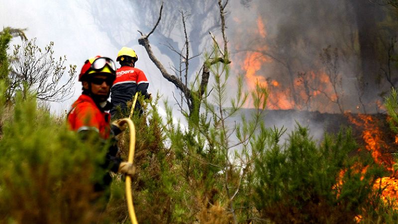 Fallece una persona que trabajaba en la extinción en los incendios en Alicante