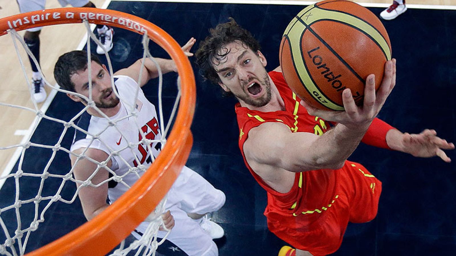 España logra la plata ante Estados Unidos en una final de baloncesto donde acarició el oro | Ver