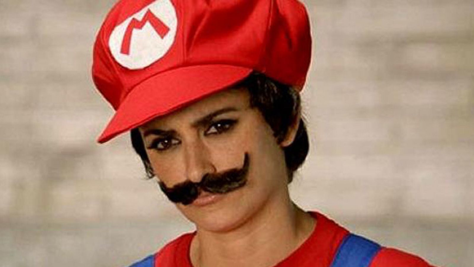 Penélope Cruz 'se deja bigote' para publicitar el nuevo videojuego de Super Mario