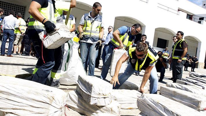 Telediario 1 - Los GEO abordan un barco en alta mar cargado con tres toneladas de cocaína