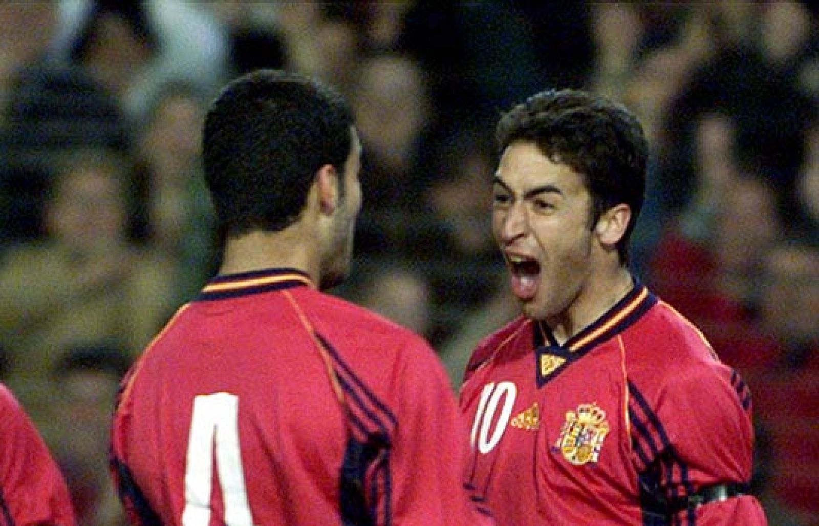 Los 44 goles de Raúl, los 29 de Hierro, los 27 de Morientes, los 26 de Butragueño, los 21 de Míchel y los 20 de Zarra. Reviva los mejores goles de los mayores goleadores de España.