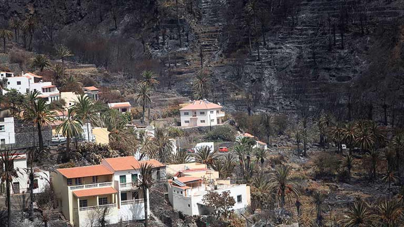 Sigue sin control el incendio de La Gomera aunque los vecinos han comenzado a regresar a sus casas