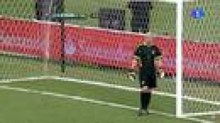 Fútbol - Cesc marca el segundo de España (0-2)