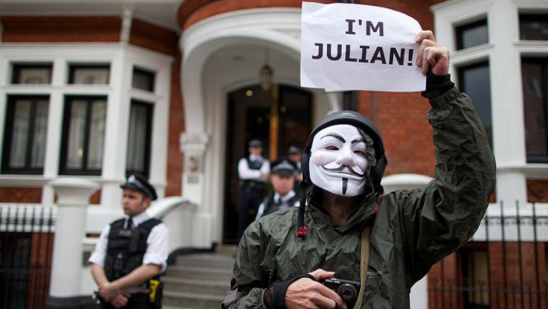  Ecuador condece asilo político a Julian Assange