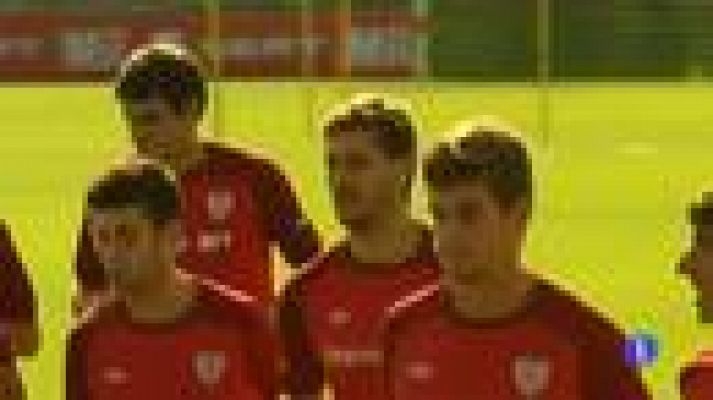 Telediario 1 - Lezama recibe en silencio a Llorente y a Javi Martínez