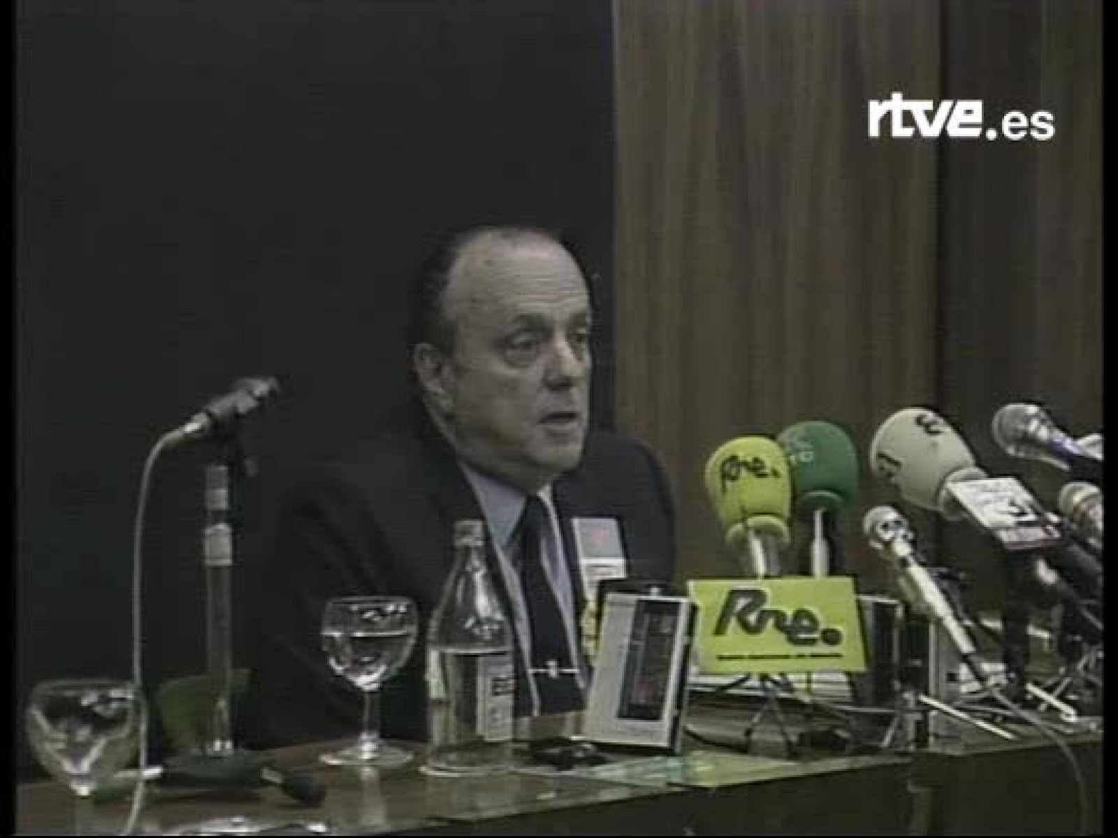 Fraga: "A los delfines sólo los veo en el agua" (1986)