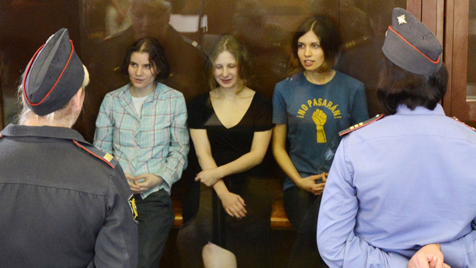 En Moscú, el fiscal pide tres años de cárcel para el grupo ruso Pussy Riot por cantar contra Putin