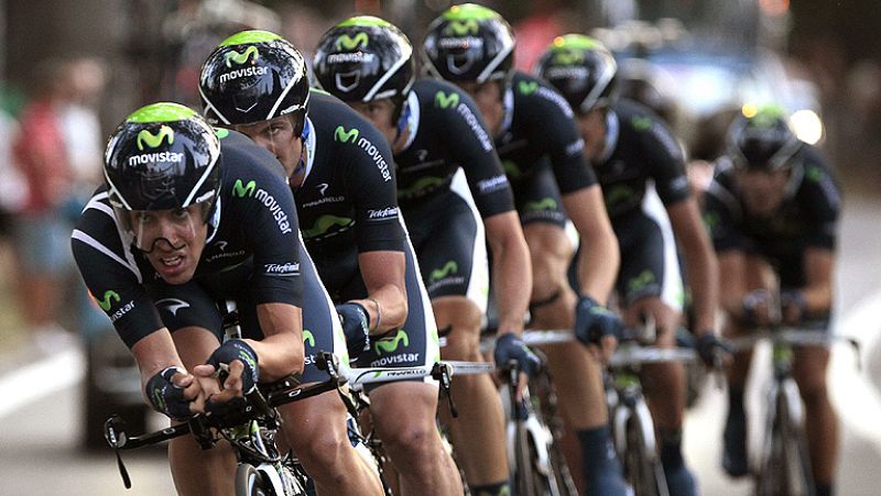  El equipo Movistar Team se ha impuesto en la contrarreloj por  equipos de 16,5 kilómetros disputada íntegramente en Pamplona, con la  que ha dado comienzo la 67 edición de la Vuelta Ciclista a España  marcando un tiempo de 18:51, con lo que el españ