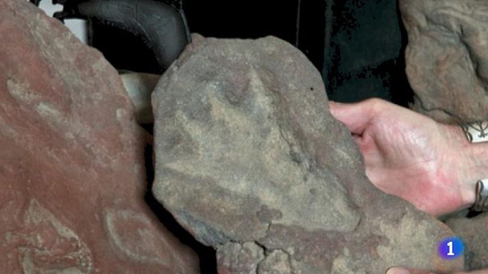 Telediario 1 - Descubren una huella que podría ser de dinosaurio en el complejo de la NASA