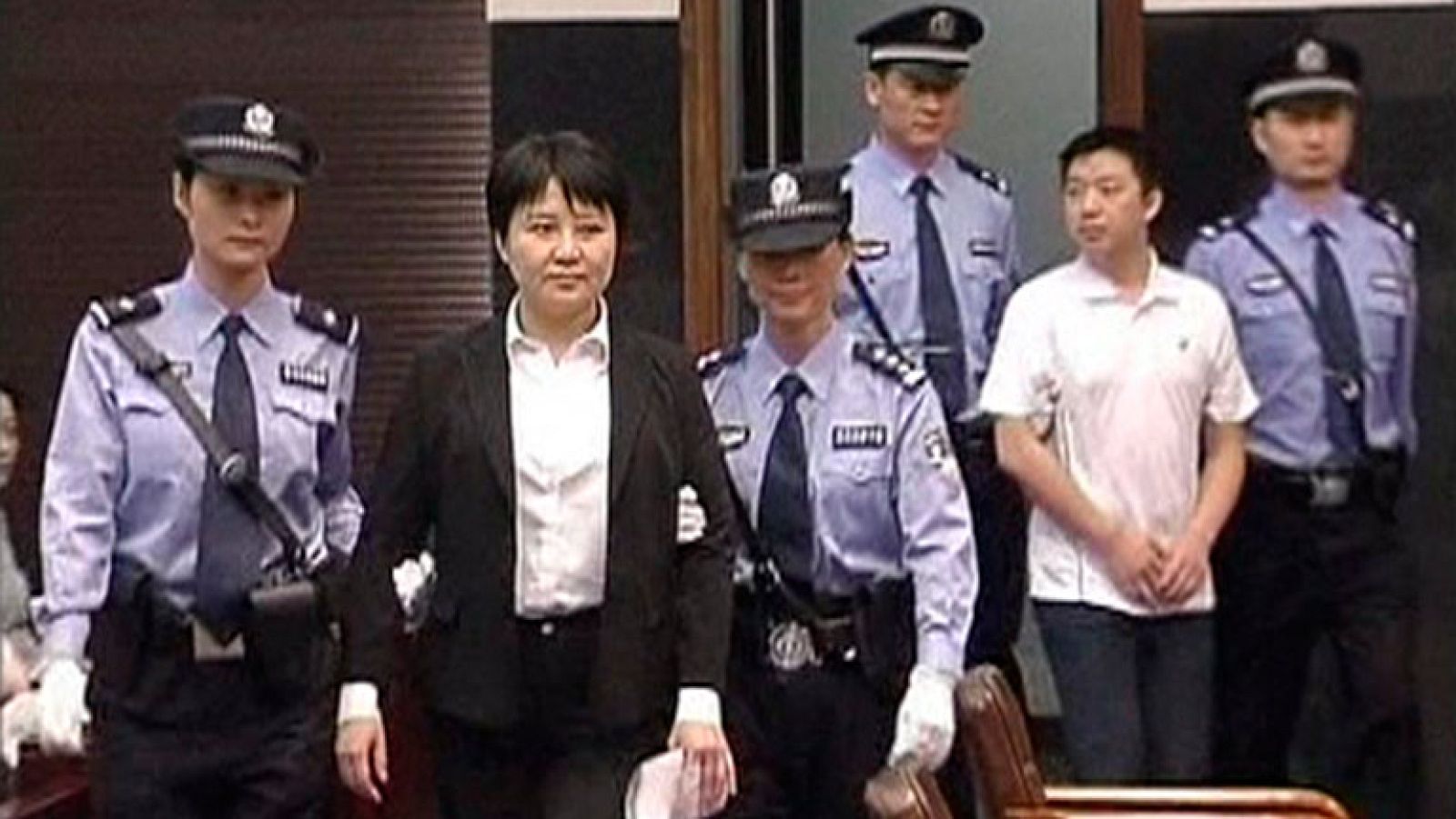 Un tribunal condena a esposa de Bo Xilai a pena de muerte suspendida
