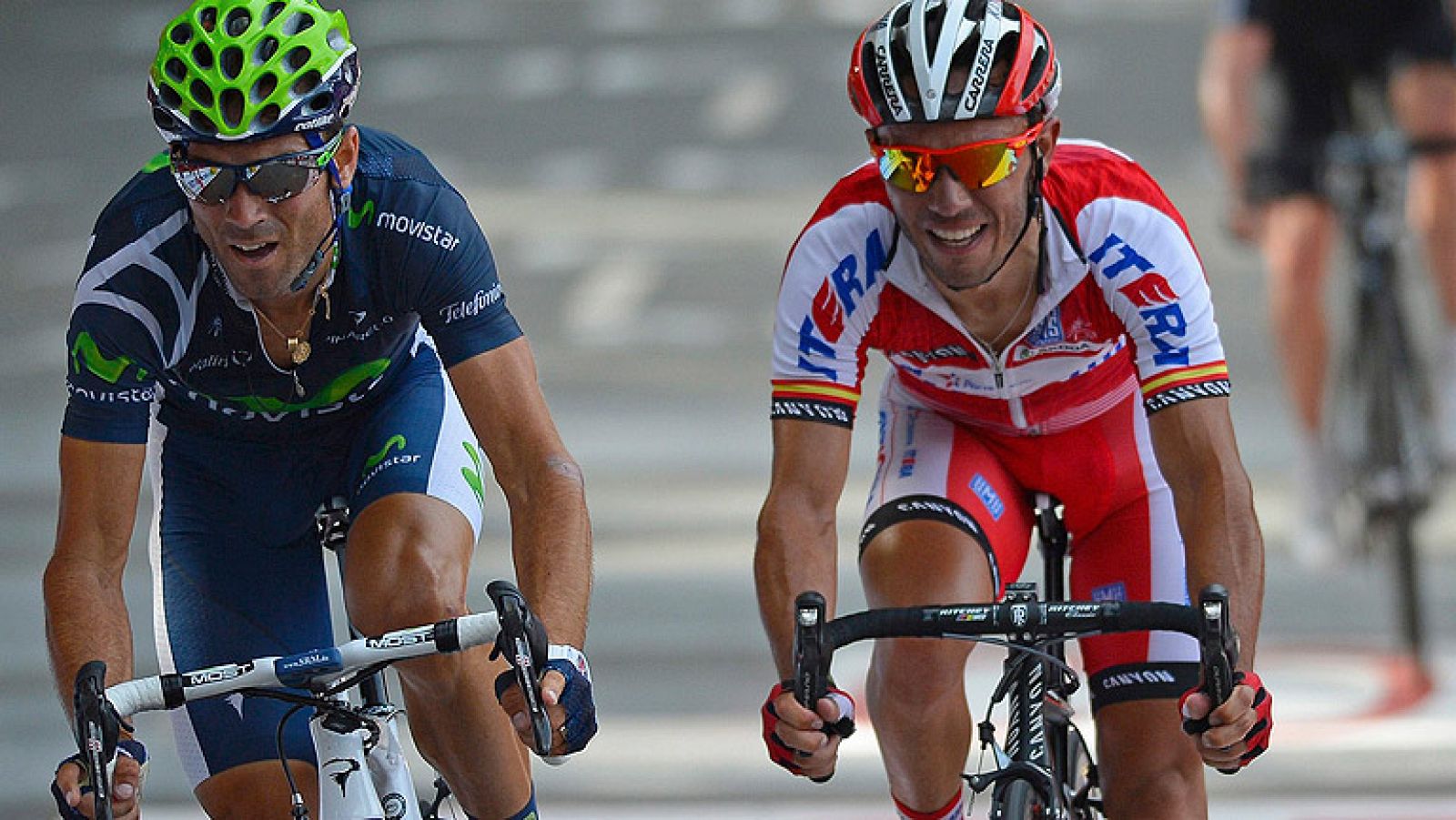 Alejandro Valverde se ha impuesto en la tercera etapa de la Vuelta 2012 gracias al exceso de confianza de 'Purito' Rodríguez en el 'sprint' final en Arrate.