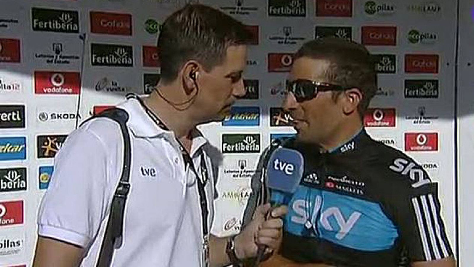 El corredor del Sky habla sobre la polémica del día. El equipo Movistar ha acusado al Sky de tirar después de provocar la caída del líder Alejandro Valverde. Flecha no ve culpabilidad en la caída ya que "estaba claro que era una situación de carrera