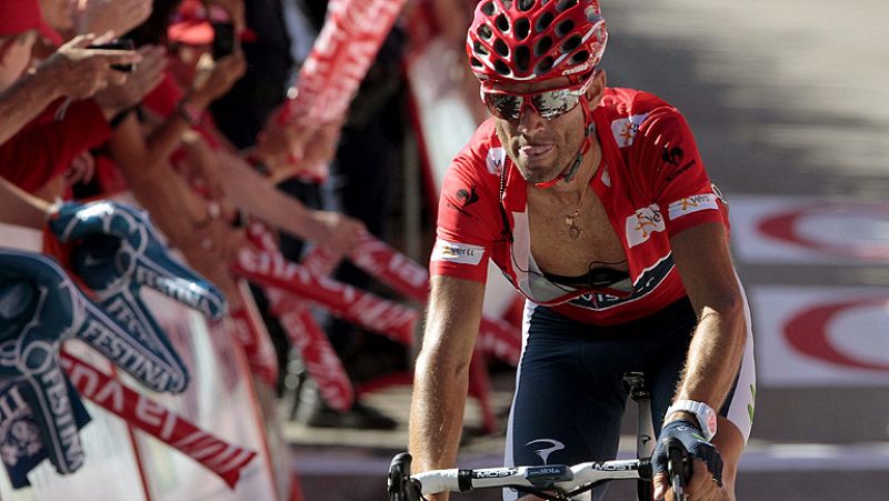 El corredor del Movistar Alejandro Valverde y su director, Eusebio Unzué, han criticado duramente al equipo Sky, al que han acusado de provocar una caída en la que se vio involucrado el corredor murciano, que ha perdido el maillot de líder en benefic