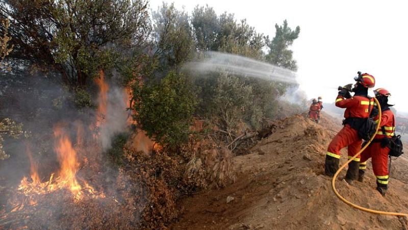  El incendio de Castrocontigo en León ya ha quemado 10.000 hectáreas