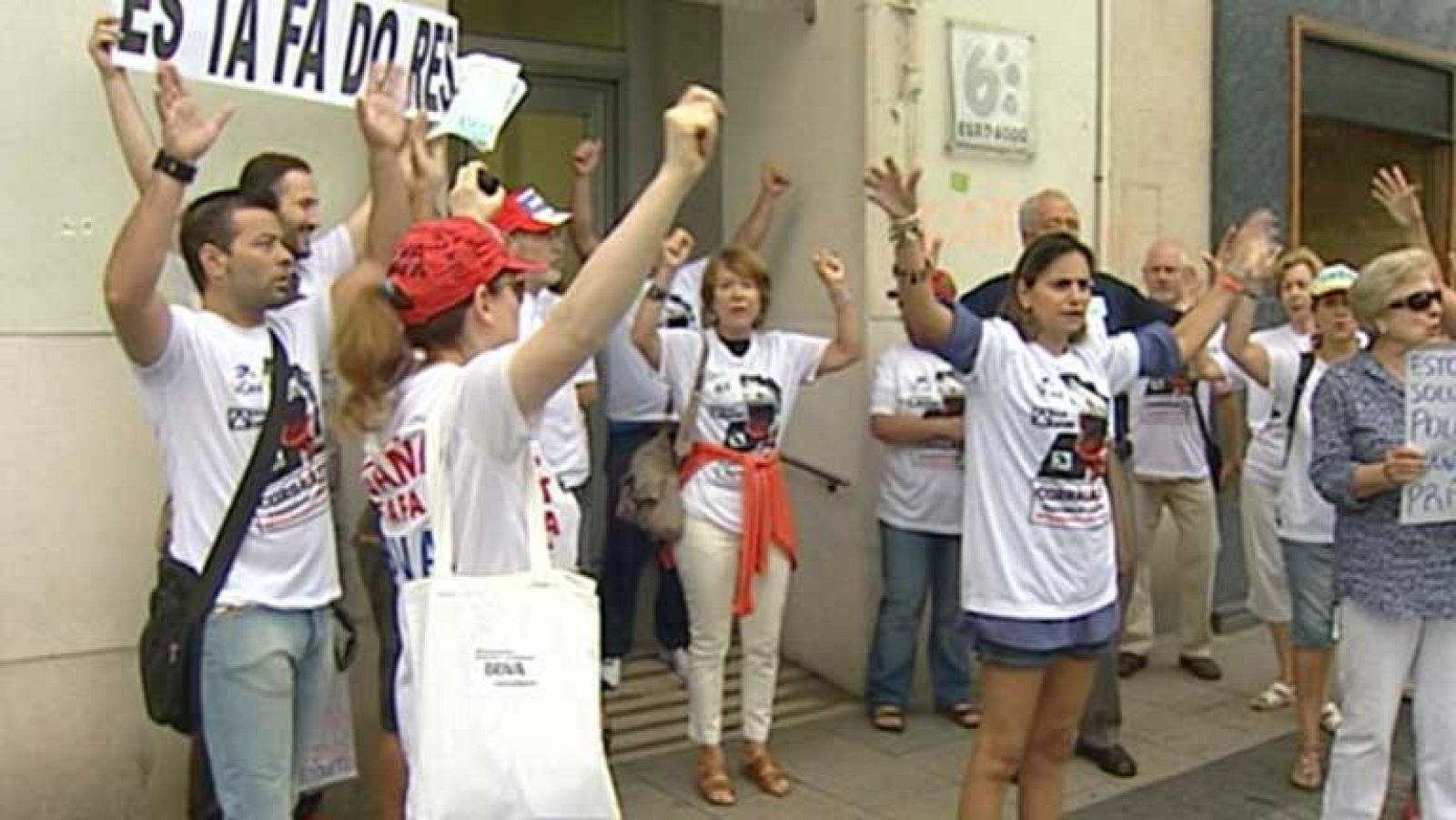 El Gobierno busca una salida a los miles de pequeños inversores que compraron preferentes