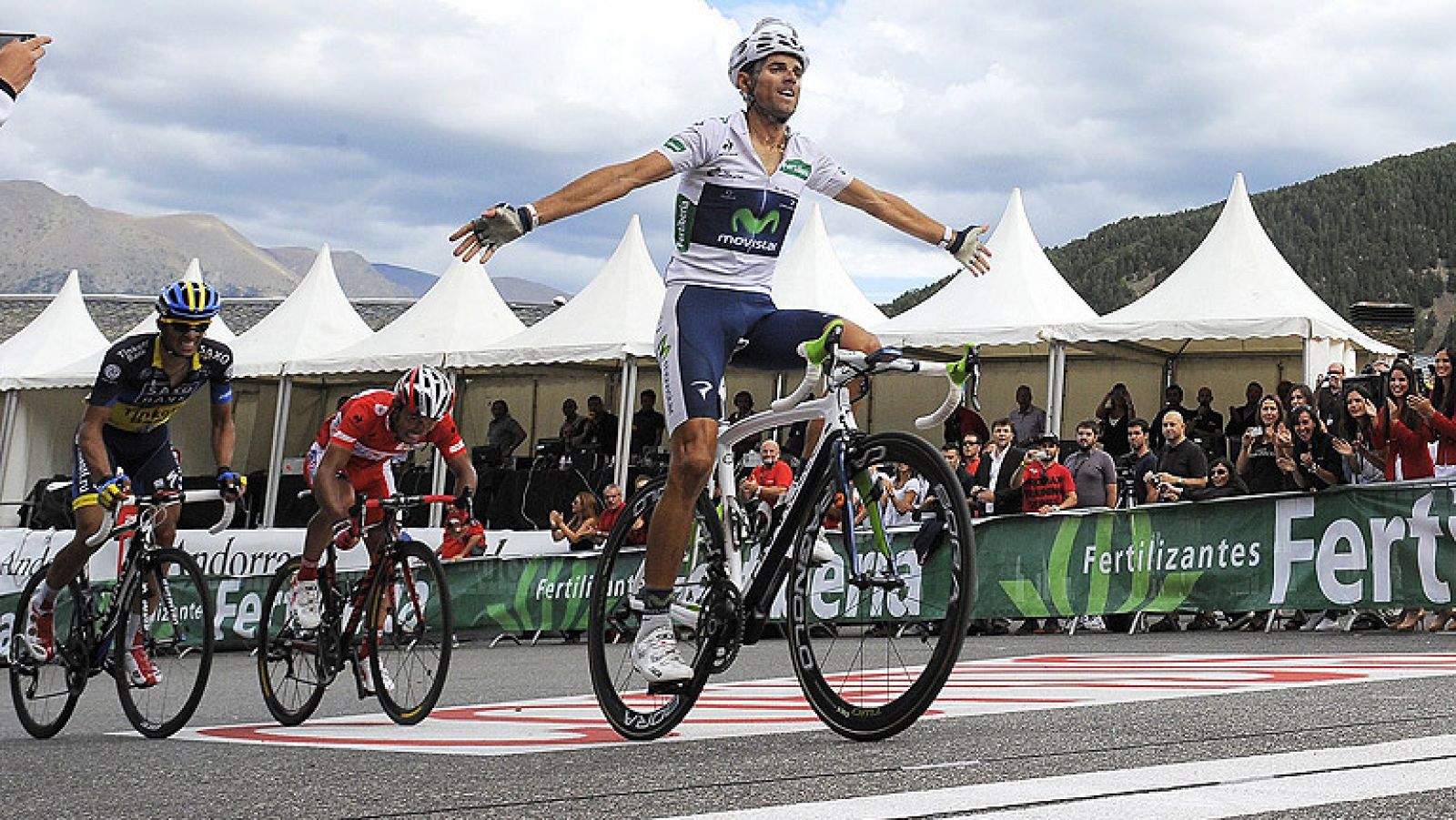 Alejandro Valverde se ha impuesto en la octava etapa de la Vuelta a España 2012 al pasar en primer lugar por la Collada de la Gallina, por delante de 'Purito' Rodríguez y Alberto Contador.