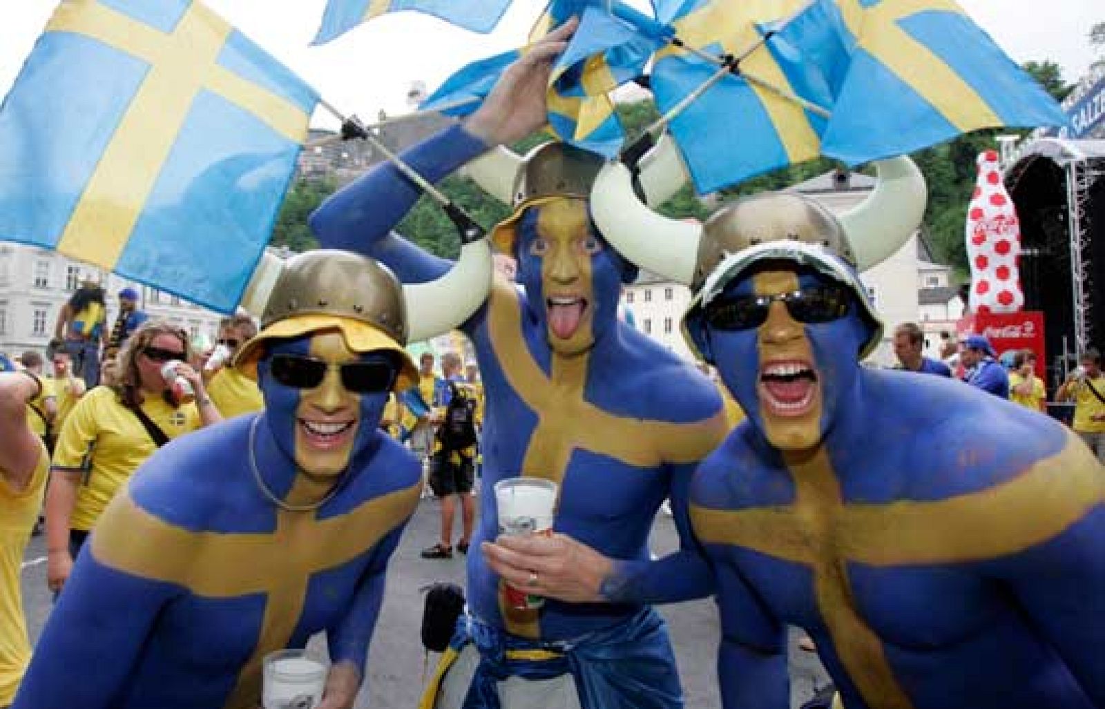 La afición sueca superará en número a la española, pero el buen ambiente reina entre ambas.