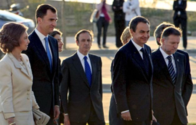  - Zapatero hace un elogio al Ebro.