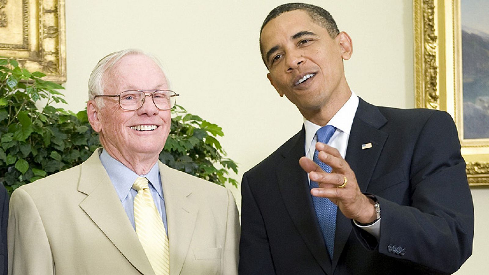 Obama recuerda al Neil Armstrong como el mayor héroe americano