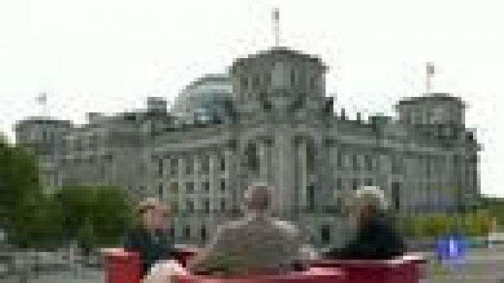 Telediario 1 - Merkel pide "medir bien las palabras" al abordar la crisis del euro y de Grecia