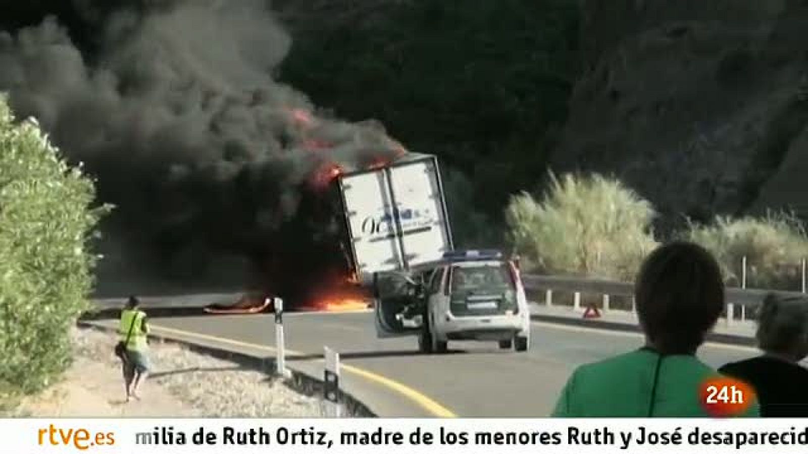 Informativo 24h: El incendio de un camión corta durante varias horas la A-44 en Jaén  | RTVE Play