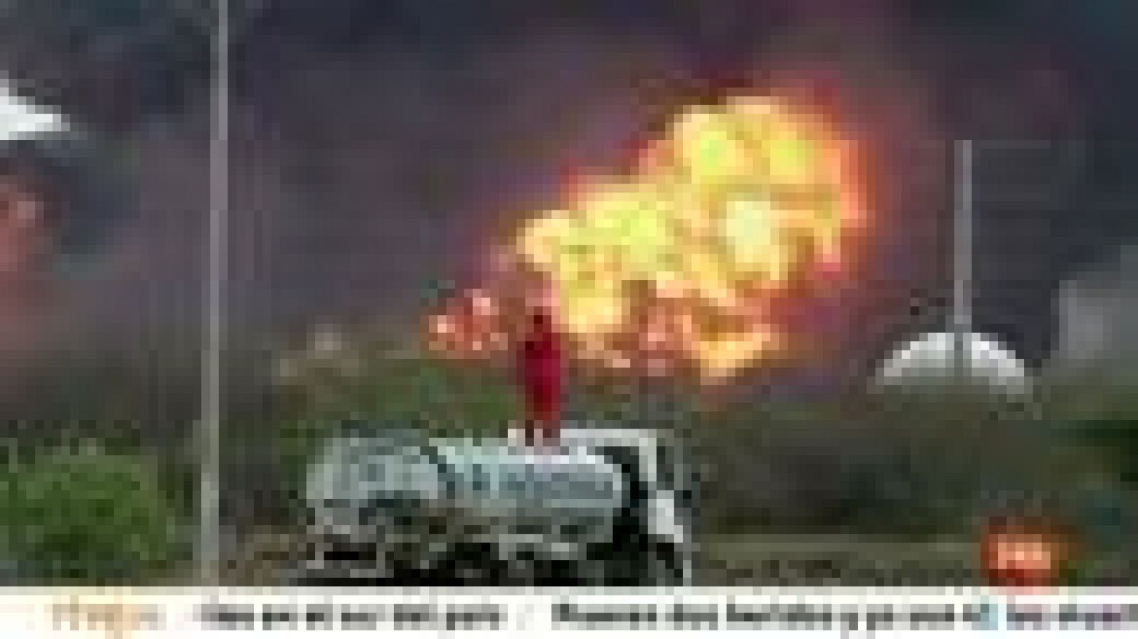 Informativo 24h: Hugo Chávez visita la refinería de Amuay, donde han muerto 41 personas en un incendio | RTVE Play