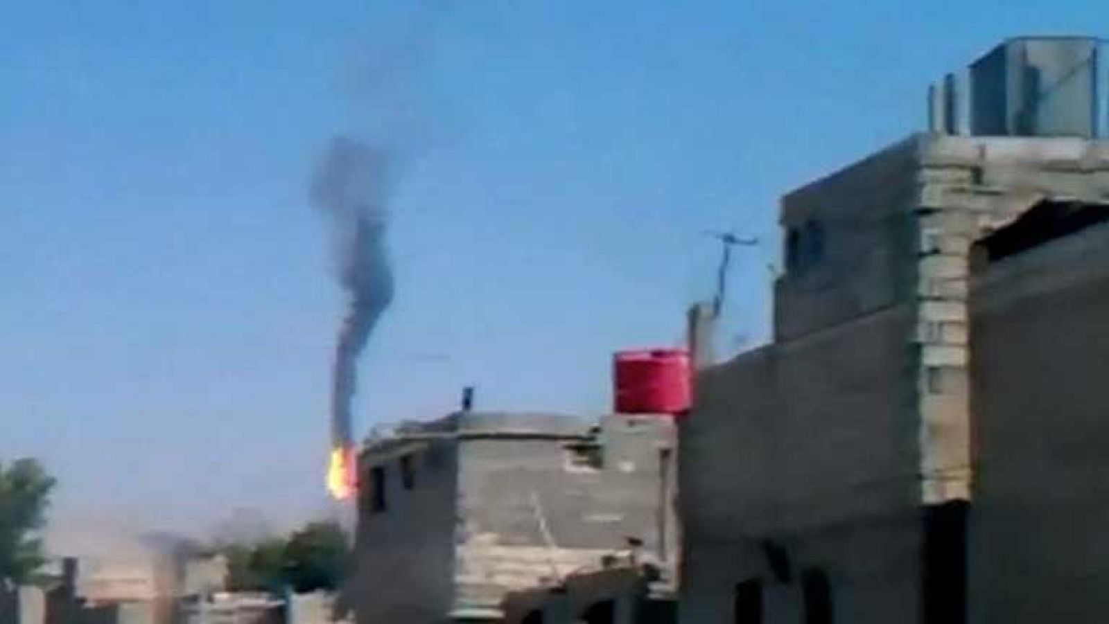 Los rebeldes sirios derriban un helicóptero de las fuerzas de Al Assad en Damasco