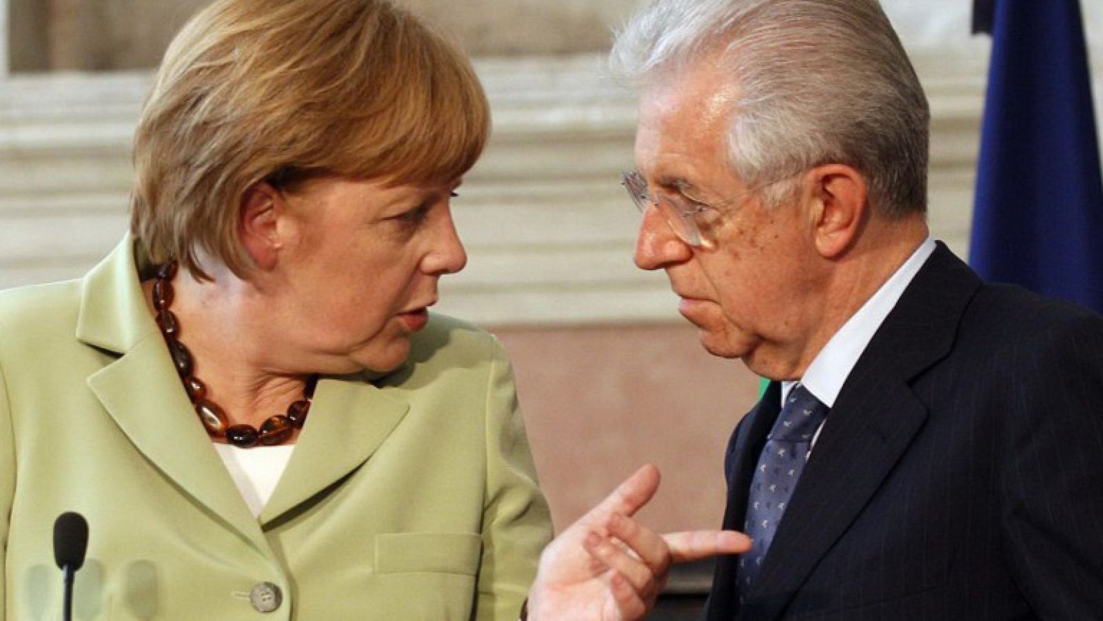 Merkel recibe a Monti para tratar la crisis del euro